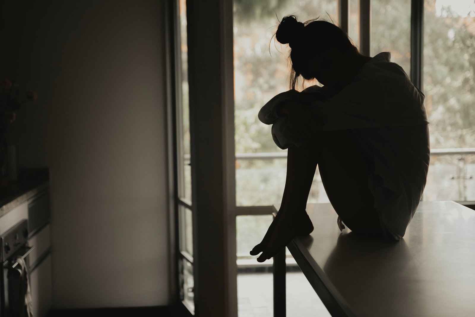 사후 확신 편향(Hindsight Bias): "내 그럴 줄 알았지"라는 함정